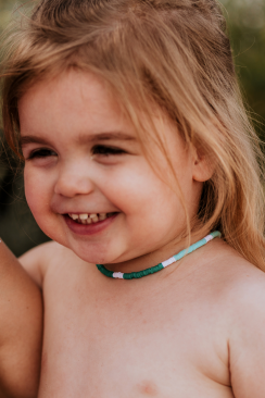 Collier heishi enfant rose